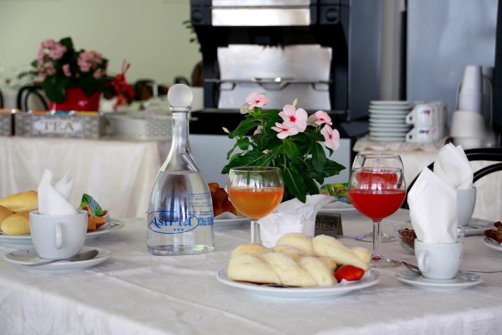 Hotel Astrid Cervia Eksteriør bilde