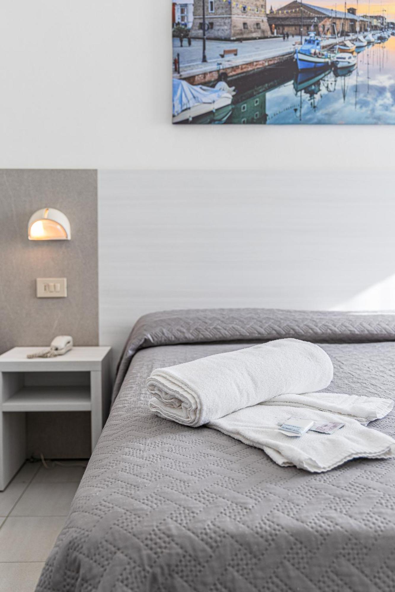 Hotel Astrid Cervia Eksteriør bilde