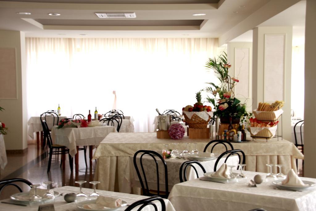 Hotel Astrid Cervia Eksteriør bilde
