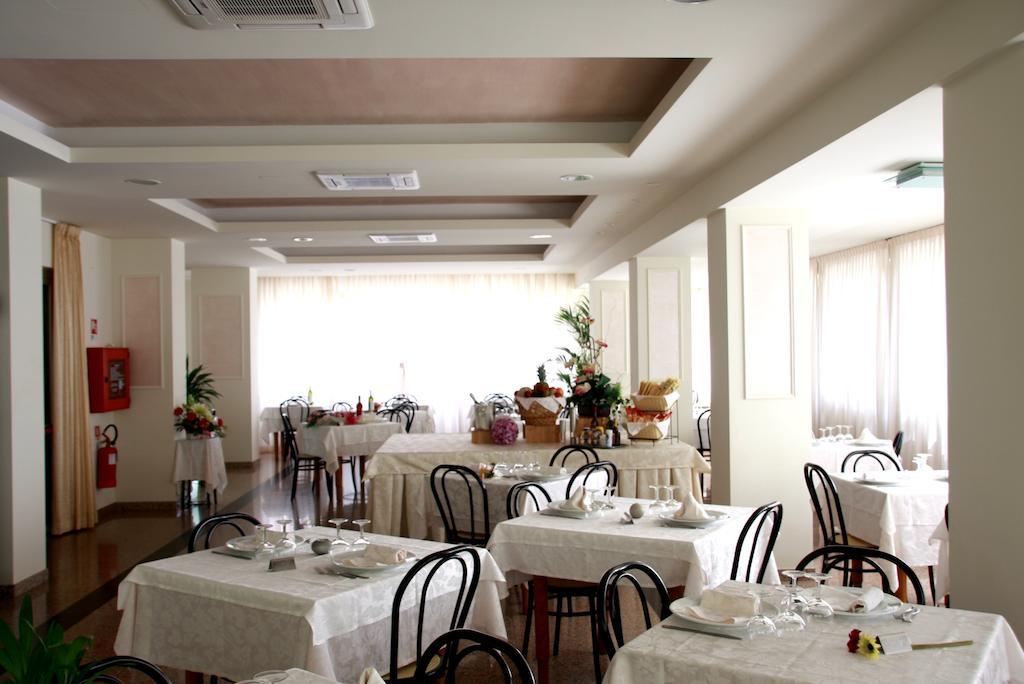 Hotel Astrid Cervia Eksteriør bilde
