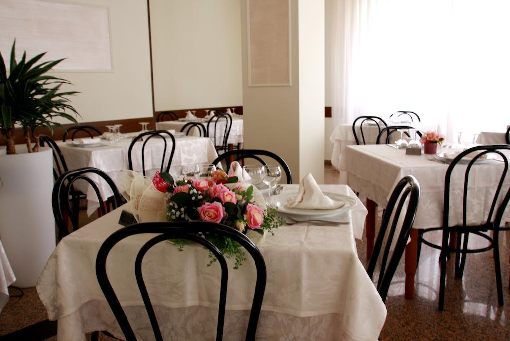 Hotel Astrid Cervia Eksteriør bilde