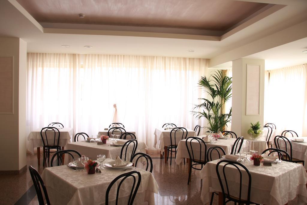 Hotel Astrid Cervia Eksteriør bilde